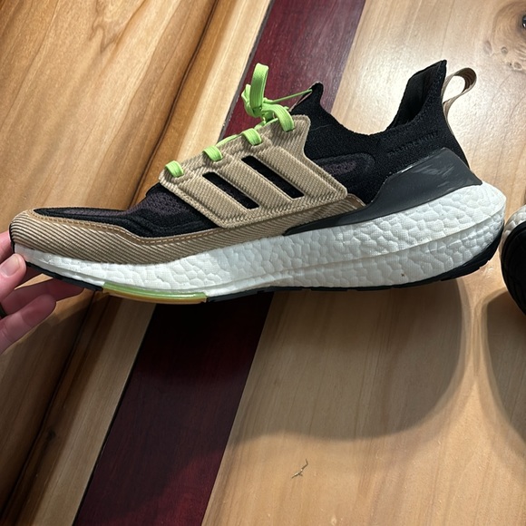 Adidas Ultraboost Tennis shoes - Picture 6 of 8